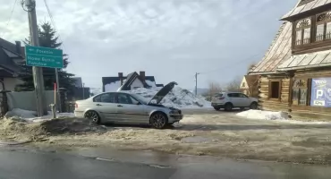 Pożar samochodu w Zębie 