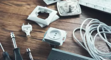 Open space i osprzęt elektryczny - jak zaplanować oświetlenie w otwartej przestrzeni?