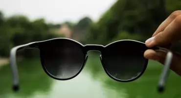 Jak dbać o okulary przeciwsłoneczne, żeby służyły długo?
