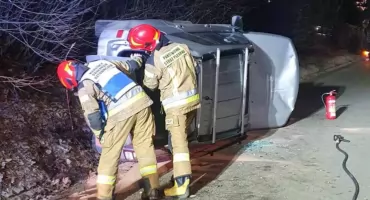 Zderzenie dwóch samochodów w Kościelisku - jedna osoba poszkodowana, droga zablokowana