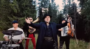 Wywiad z Andrzejem Jarząbkiem „Fisiem”, „Paganinim Podhala”, liderem zespołu FiśBanda o najnowszej płycie zespołu 