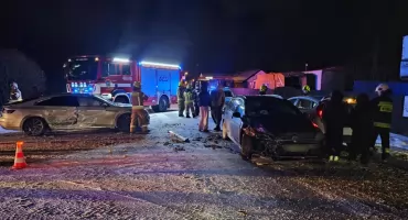 Kolizja trzech samochodów w Jabłonce - interweniowały służby ratunkowe