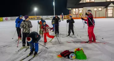 Młodzi adepci biegówek na trasach w Klikuszowej - udany cykl zimowych zajęć
