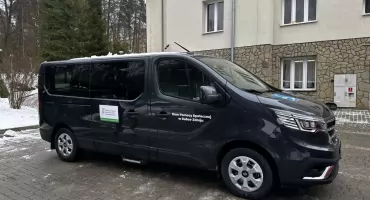 Nowy mikrobus dla Domu Pomocy Społecznej w Rabce Zdroju poprawi mobilność mieszkańców