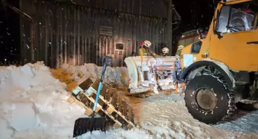 Podczerwone. Strażacy zabezpieczyli uszkodzoną pokrywę zbiornika przeciwpożarowego