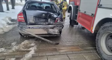 Zderzenie samochodu osobowego z dostawczym w Jabłonce