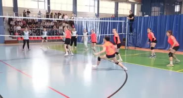 Turniej siatkówki dziewcząt w Nowym Targu z udziałem dziewięciu szkół