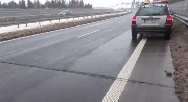 Pęknięcia na nowym odcinku Zakopianki w Rdzawce i Klikuszowej