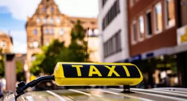 Jak bezpiecznie podróżować taksówką? Porady od dobrataxi.pl