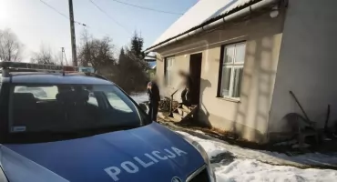 Policjanci sprawdzili sytuację mężczyzny po otrzymaniu informacji od mieszkańców - nie potrzebował pomocy