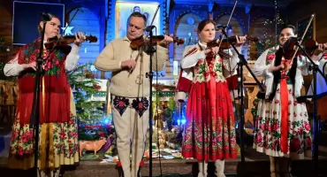Kolędowanie Rodziny Lassaków „Heliosów” podczas festiwalu pod Giewontem