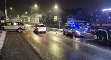 Kolizja dwóch aut na chyżniance w Jabłonce