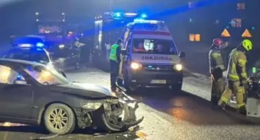 Czołowe zderzenie w Białym Dunajcu – dwie osoby poszkodowane, zakopianka zablokowana