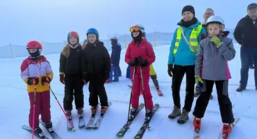 Dzień Patrona Szkoły Podstawowej w Rokicinach Podhalańskich na stoku narciarskim