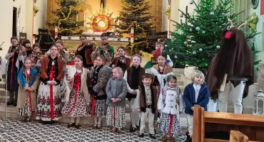 „Hej, kolęda, kolęda!” – regionalny dziecięcy zespół „Z Przytupem” z Rokicin Podhalańskich z kolędą w Żarkach koło Libiąża (w powiecie chrzanowskim)