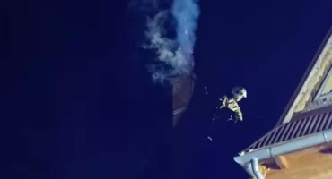 Pożar sadzy w kominie - akcja OSP Czerwienne Górne