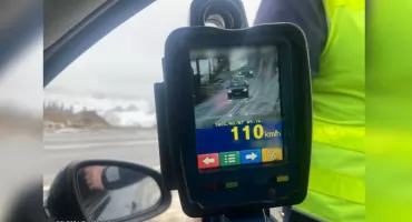110 km/h w terenie zabudowanym. Kierowca stracił prawo jazdy