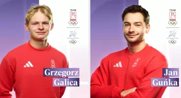 Grzegorz Galica z Poronina i Jan Guńka z Chochołowa w biegu indywidualnym podczas Zimowych Igrzysk Olimpijskich w Mediolanie i Cortinie dAmpezzo 
