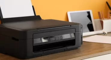 Drukowanie w małej firmie: Jak nie pozwolić, by koszty biurowe zjadły Twój zysk?