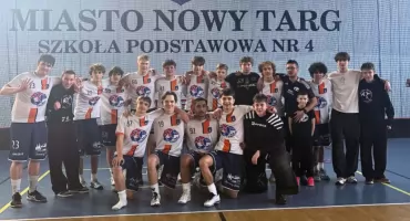 Juniorzy Szarotki demolują Lokomotiv Czerwieńsk i zapewniają sobie finał