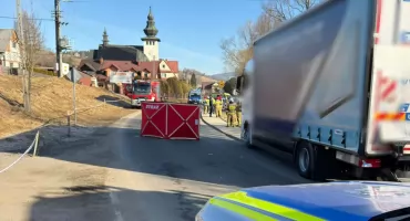 Śmiertelne potrącenie kobiety w Rdzawce – droga całkowicie zablokowana