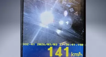 141 km/h w terenie zabudowanym w Jabłonce. Kierowca Audi stracił prawo jazdy