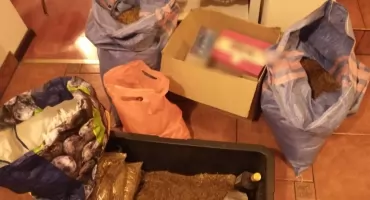 Nielegalny tytoń i papierosy zabezpieczone przez policję. Zatrzymano 68-latka