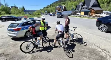 Kolizja samochodu z rowerzystą na ulicy Grunwaldzkiej w Zakopanem