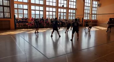 Młodzi siatkarze rywalizowali w Krośnicy. Znamy drużyny z awansem do zawodów powiatowych