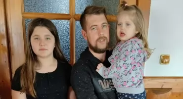 Po tragicznej śmierci żony Andrzej został z dwójką dzieci - trwa zbiórka na dokończenie domu