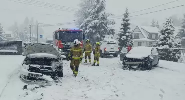 Trzy samochody zderzyły się w Chochołowie - dziecko zostało przewiezione do szpitala