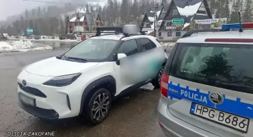 Nietrzeźwy kierowca zatrzymany w Poroninie. Policja interweniowała na osiedlu Kośne Hamry