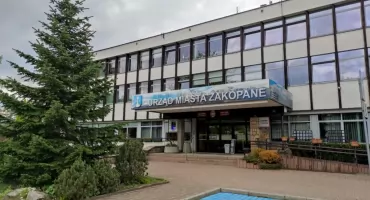 Wielki Piątek w Zakopanem. Skrócone godziny pracy urzędu i kasy