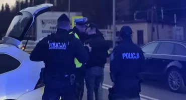 Pościg zakończony na ogrodzeniu. Poszukiwany zatrzymany w Białym Dunajcu