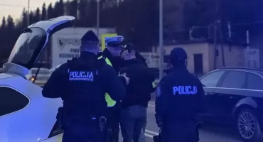 Pościg w Białym Dunajcu. 34-latek ruszył autem w stronę policjanta i próbował uciec