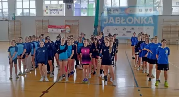 Szczypiornistki z Jabłonki najlepsze w powiecie. Pewne zwycięstwo i awans dalej