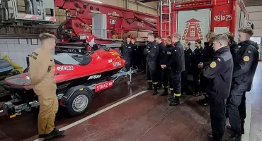 Strażacka praktyka zamiast teorii. Szkolenie kadetów w JRG PSP