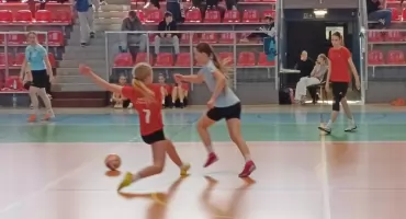 Dziewczyny z „Boru” nie dały szans rywalkom. Pewne zwycięstwo w powiecie