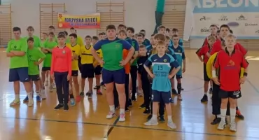 Młodzi szczypiorniści z Jabłonki najlepsi w powiecie. Spore emocje w hali w Jabłonce