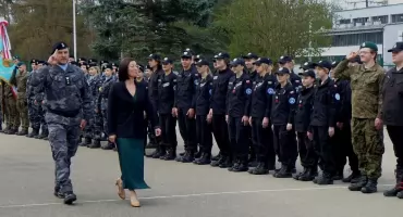 Pożegnanie maturzystów w mundurach