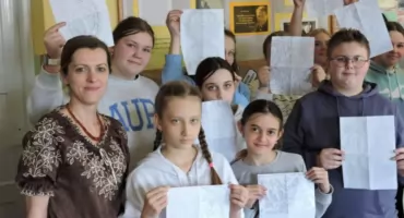 Tradycja igłą malowana - warsztaty haftu góralskiego z Krystyną Stramą w Szkole Podstawowej w Rogoźniku