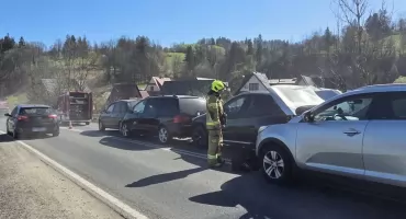 Zdarzenie drogowe  na Zakopiance w Poroninie. Cztery auta rozbite