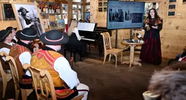 O Bartusiu Obrochcie wspominano w zakopiańskim Czerwonym Dworze. Wieczór pełen muzyki i góralskich historii