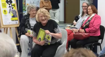 Biblioteka w Nowym Targu rozpoczęła swoje święto. Spotkanie z pisarką przyciągnęło mieszkańców