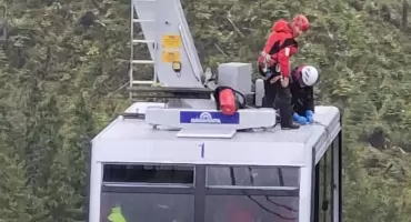 Ratownicy ćwiczyli na Kasprowym Wierchu. Trenowali ewakuowanie pasażerów z wagoników kolei