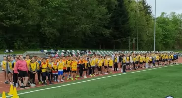 Młodzi lekkoatleci opanowali stadion w Rabce-Zdroju. Emocji i walki o punkty nie brakowało