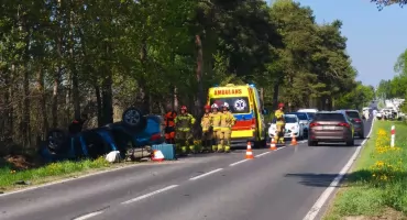 Groźne zderzenie trzech samochodów we Wróblówce - dwa dachowały