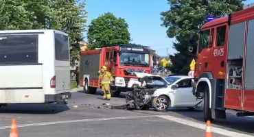 Policja podaje szczegóły czołowego zderzenia w Waksmundzie. Jedna osoba trafiła do szpitala