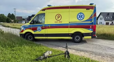 Pijany nastolatek przewoził koleżankę na hulajnodze. Oboje trafili do szpitala po upadku w Nowym Targu