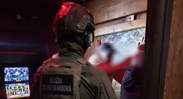 Nalot na nielegalny salon gier w Nowym Targu. Zabezpieczono osiem automatów